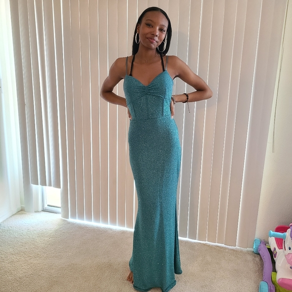 WINDSOR Sparkly Beautiful Dress 👗 - Picture 4 of 9